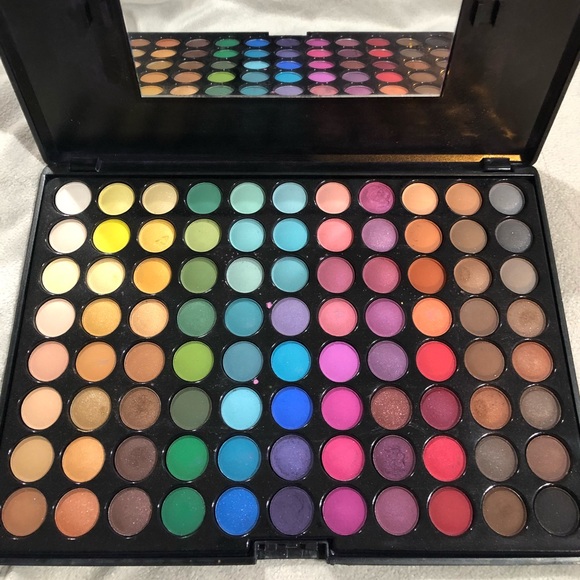 Beauty treats 88 professional palette eyeshadows - Picture 3 of 5